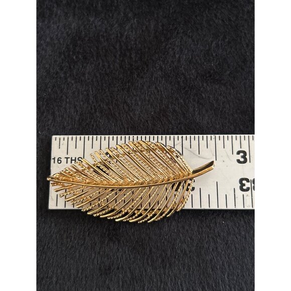 Vtg Napier Gold-Tone Leaf Brooch Pin Elegant Jewelry Accessory Approx. 2.5” - Picture 4 of 5